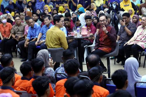 DATUK SERI ANWAR IBRAHIM