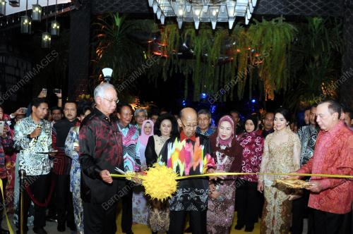 LGK12_29052016_AGONG_RIBON