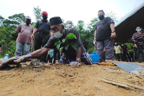 DATUK SERI TAKIYUDDIN HASSAN