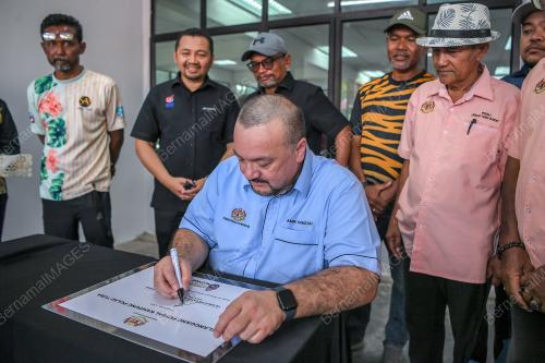 DATUK SERI AMIR HAMZAH AZIZAN