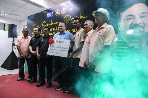 DATUK SERI AMIR HAMZAH AZIZAN
