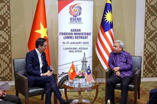 DATUK SERI AMRAN MOHAMED ZIN