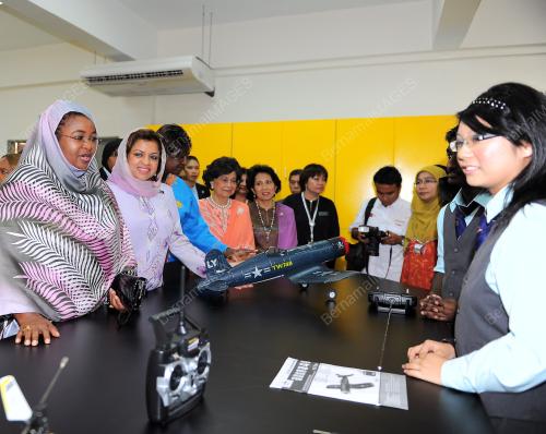 DATIN SERI ROSMAH MANSOR
