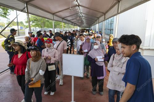 PAMERAN MARITIM DAN AEROANGKASA LANGKAWI