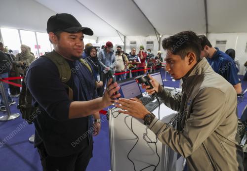 PAMERAN MARITIM DAN AEROANGKASA LANGKAWI