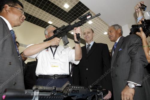 MOHD NAJIB TUN ABDUL RAZAK