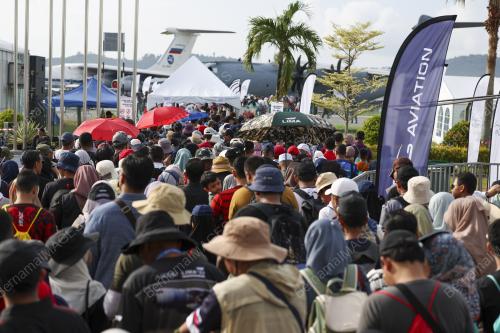 PAMERAN MARITIM DAN AEROANGKASA LANGKAWI