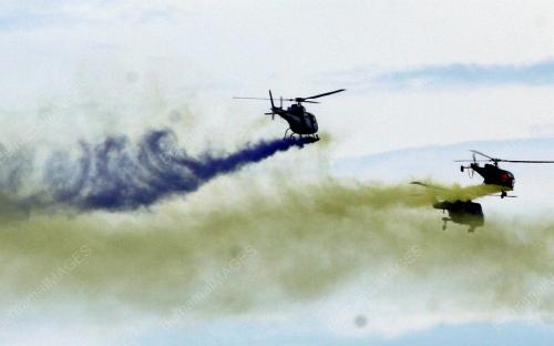 PESAWAT TUDM KELUARKAN ASAP DI LIMA