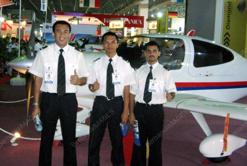 PESAWAT DA42