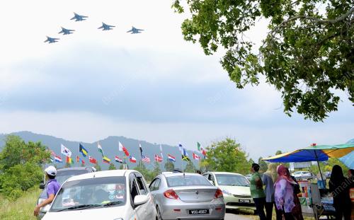 LIMA15_27032013_PESAWAT