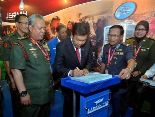 LIMA17_28032013_ZAHID_BUKU