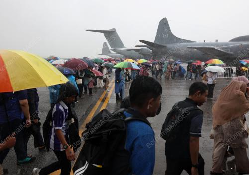 LIMA25_HUJAN