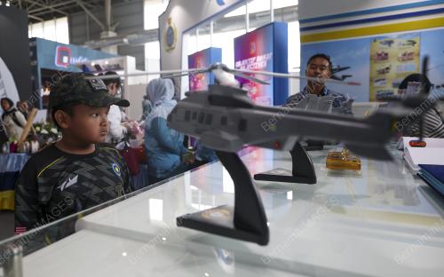 PAMERAN MARITIM DAN AEROANGKASA LANGKAWI