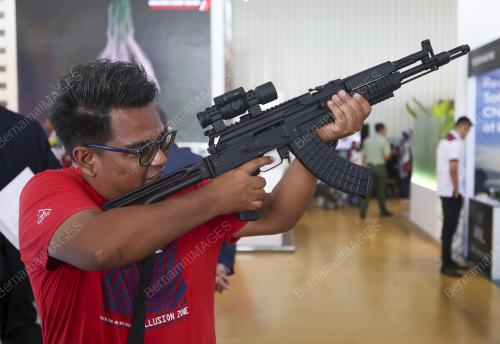 PAMERAN MARITIM DAN AEROANGKASA LANGKAWI