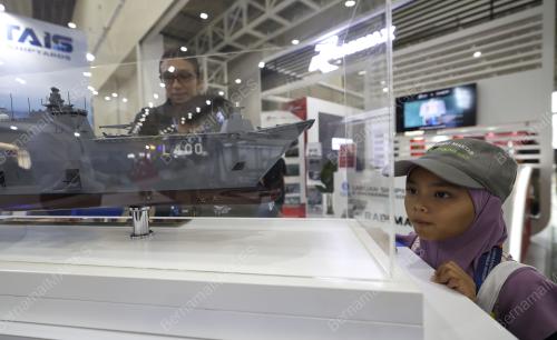 PAMERAN MARITIM DAN AEROANGKASA LANGKAWI