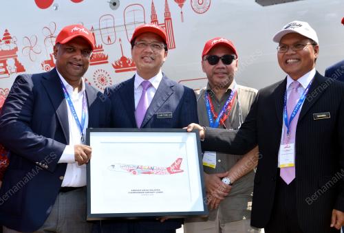 LIMA32_18032015_AIRASIA