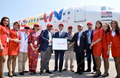 LIMA33_18032015_AIRASIA
