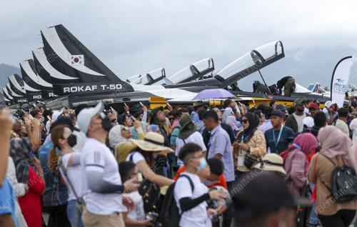 PAMERAN MARITIM DAN AEROANGKASA LANGKAWI
