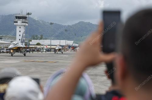 PAMERAN MARITIM DAN AEROANGKASA LANGKAWI