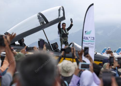 PAMERAN MARITIM DAN AEROANGKASA LANGKAWI