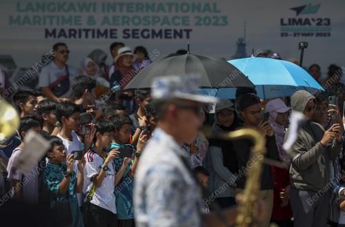 PAMERAN MARITIM DAN AEROANGKASA LANGKAWI