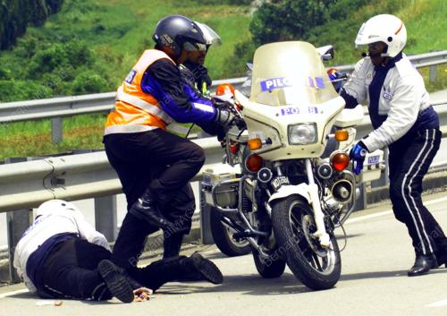 LTdL04-13_02_2001_TRAFIK_JATUH_19012016