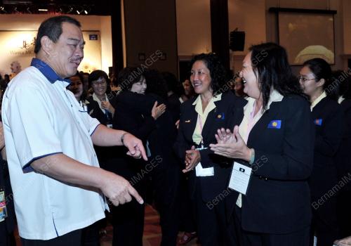 MCA04_20102012_WANITA_MCA