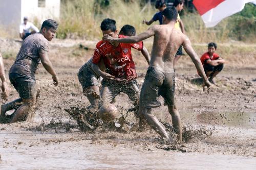 BOLA SEPAK SAWAH
