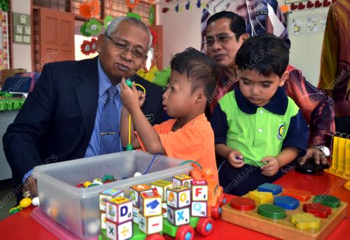 MK01_02012014_ISTIMEWA_MURID