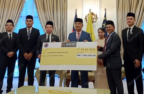 TUN MOHD ALI RUSTAM