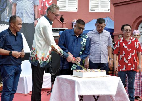 DATUK SERI AB RAUF YUSOH
