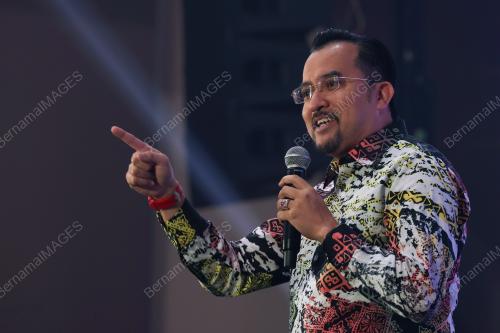 DATUK DR ASYRAF WAJDI DUSUKI