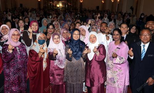 DR ZALIHA MUSTAFA