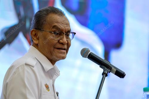 DATUK SERI DR DZULKEFLY AHMAD