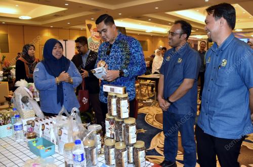 DR MUHAMAD AKMAL SALEH