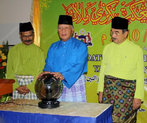 TUN MOHD KHALIL YAAKOB