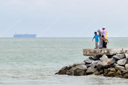 PANTAI PENGKALAN BALAK