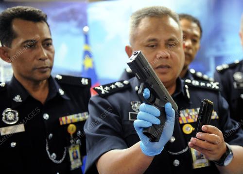 MK01_10032017_POLIS_PISTOL