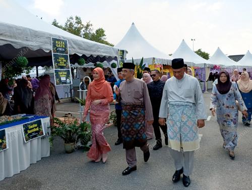 TUN MOHD ALI RUSTAM