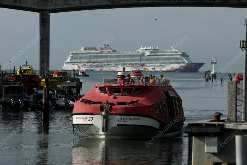 KAPAL PERSIARAN GENTING DREAM