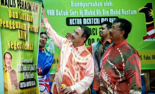 DATUK SERI MOHD ALI RUSTAM
