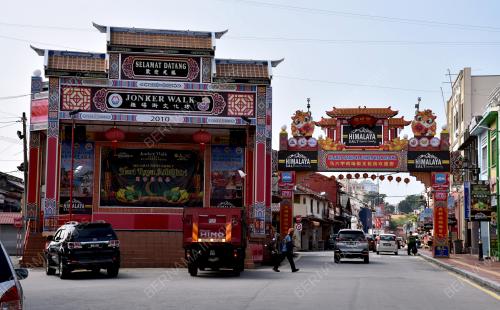 UPTOWN JONKER WALK