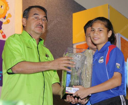 DATUK SERI MOHD ALI RUSTAM
