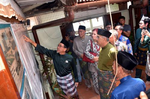 TUN MOHD ALI RUSTAM