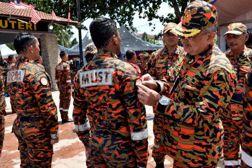 TUN MOHD ALI RUSTAM
