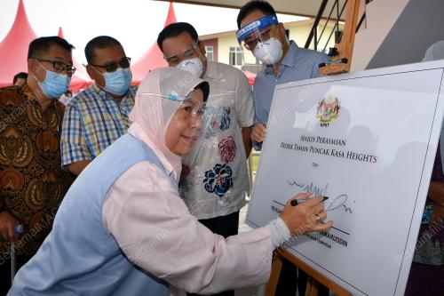 ZURAIDA KAMARUDDIN