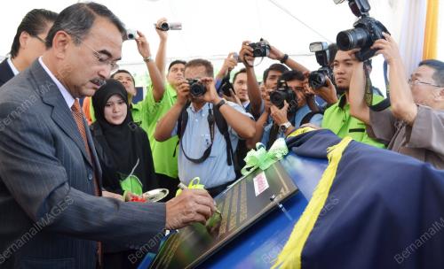 DATUK SERI MOHD ALI RUSTAM