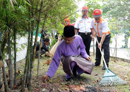 MK01_14092012_BERSIH_KUBUR