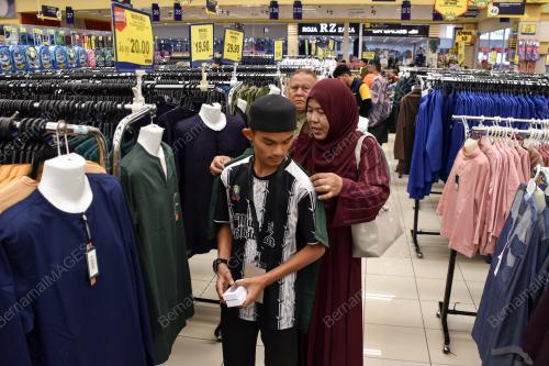 DATIN SAPIAH HARON