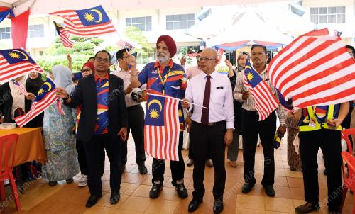 MK01_15082018_KIBAR_MERDEKA_BN201808145846